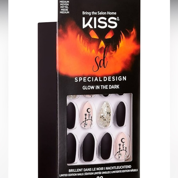 Bundle of 7 Full Press-on Nail Sets: 7 kits + 2 sticker sets - Picture 5 of 5